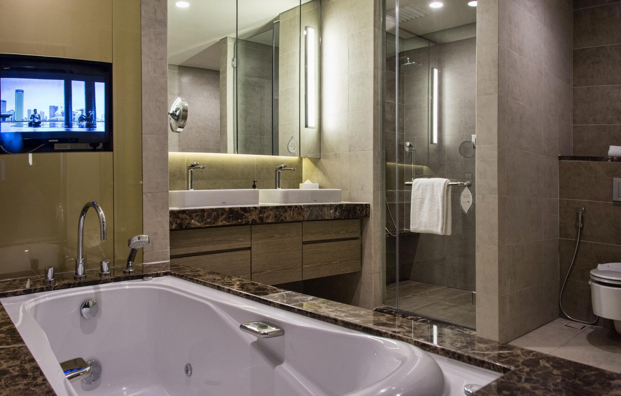 Hotel Ascott Sentral 5*